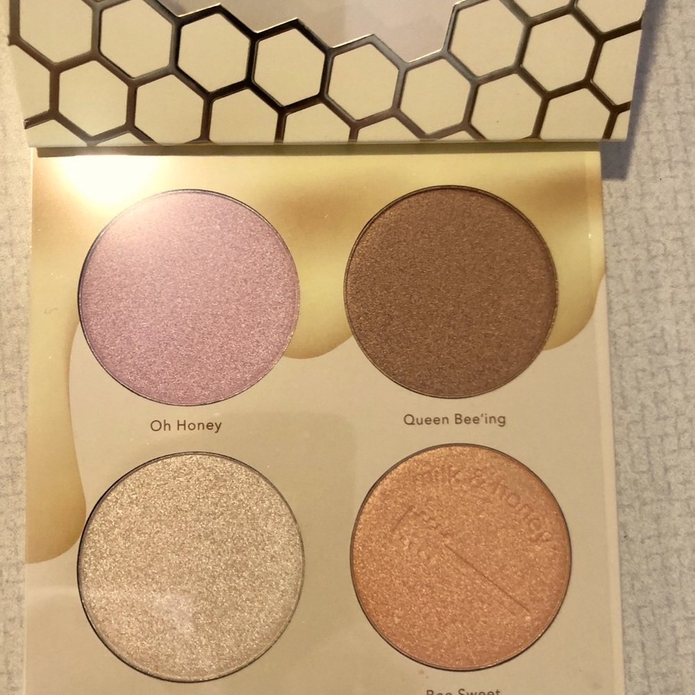 BNIB highlight palette by Beauty Bakery